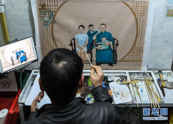 (新春走基层·图片故事)(12)探访转型期的“中国油画第一村”