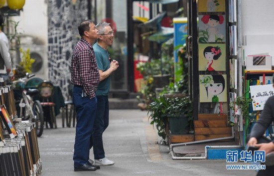 (新春走基层·图片故事)(13)探访转型期的“中国油画第一村”