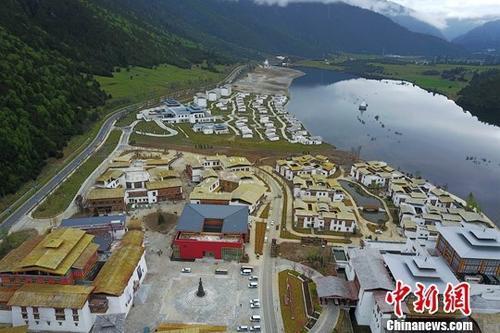 资料图：初夏的西藏林芝鲁朗小镇美轮美奂。<a target='_blank' href='http://www.chinanews.com/'>中新社</a>记者 张浪 摄