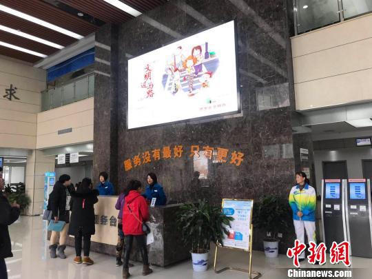 杭州市拱墅区行政服务中心的办事大厅?！≌疟?摄