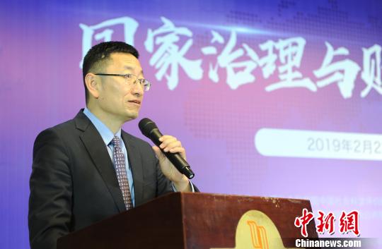 复旦大学校长助理、公共预算与绩效评价中心主任苟燕楠?！≌乓?摄