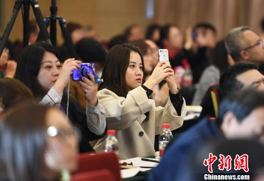 会场?！⊥醺?摄