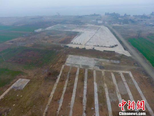 拆除后的襄阳樊城牛首汉江河滩(航拍) 杨东 摄 拆除后的襄阳樊城牛首汉江河滩(航拍) 杨东 摄