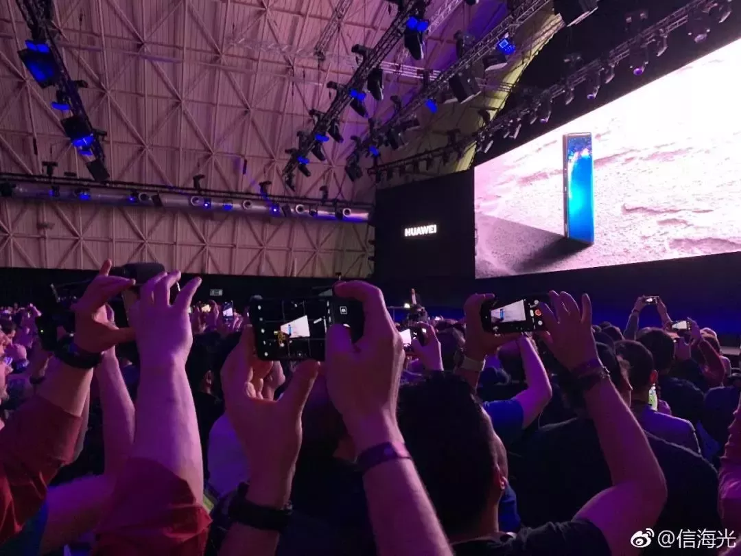 售价1.75万!华为5G手机刷屏 网友:买不起依然激动