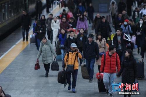 铁总:2月25日全国铁路预计发送旅客1035万人次