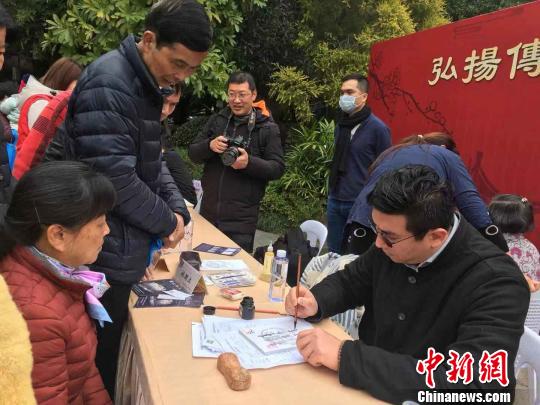 福建“非遗”送健康中医传承人下基层义诊