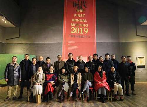 与会策展人和部分嘉宾合影。供图 点击进入下一页