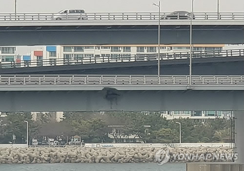 最强醉驾?俄罗斯6千吨级货轮撞上韩国海上大桥