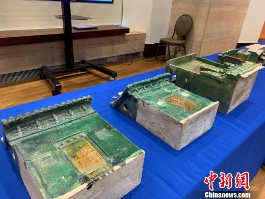 仪式现场展示的文物 国家文物局供图 摄 仪式现场展示的文物 国家文物局供图 摄