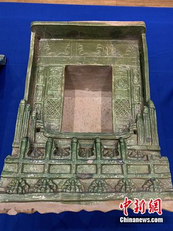 仪式现场展示的文物 国家文物局供图 摄 仪式现场展示的文物 国家文物局供图 摄