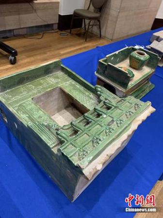 仪式现场展示的文物 国家文物局供图 摄 仪式现场展示的文物 国家文物局供图 摄