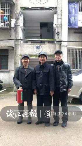 平均79岁！ 邻居家着火 三大爷踹门灭火救人