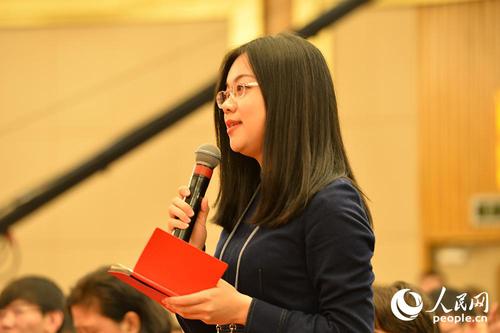 光明日报记者提问 人民网记者 熊旭 摄