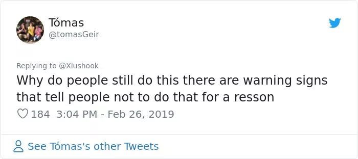 老奶奶为拍张照片坐上海边冰座 结果被漂走了