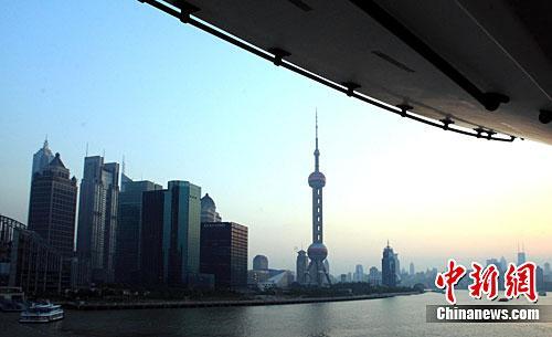 上海下调增值税附加税税率。上图为资料图。<a target='_blank' href='http://www.chinanews.com/'>中新社</a>记者 潘索菲 摄