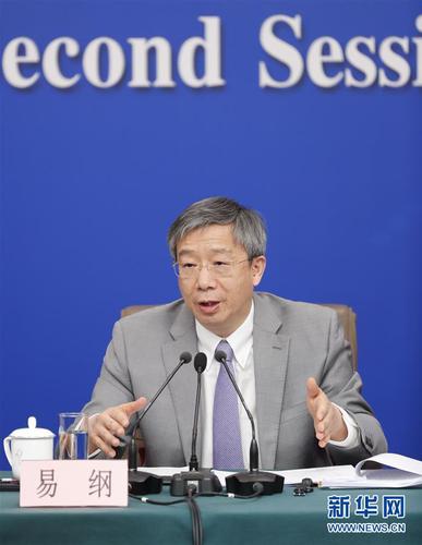 　　3月10日，十三届全国人大二次会议新闻中心举行记者会，邀请中国人民银行行长易纲，副行长陈雨露，副行长、国家外汇管理局局长潘功胜，副行长范一飞就“金融改革与发展”相关问题回答中外记者提问。这是易纲在回答记者提问。 新华社记者 沈伯韩 摄3