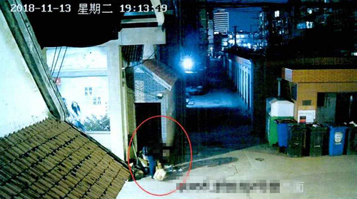 外卖员遭顾客外卖甩脸还投诉?？?怒偷30个快递