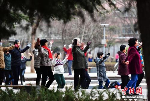 资料图：2018年3月，石家庄市出现“倒春寒”。 <a target='_blank' href='http://www.chinanews.com/'>中新社</a>记者 翟羽佳 摄