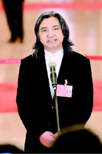 吴为山简介：    第十一、十二届全国政协委员，第十三届全国政协常委，民盟中央常委、文化委员会主任，中国美术馆馆长，中国美术家协会副主席，中国城市雕塑家协会主席，全国城市雕塑艺术委员会主任，教授（二级）、博士生导师。享受国务院特殊津贴。2018年当选法兰西艺术院通讯院士，成为继著名画家吴冠中之后当选该院通讯院士的第二位中国艺术家。