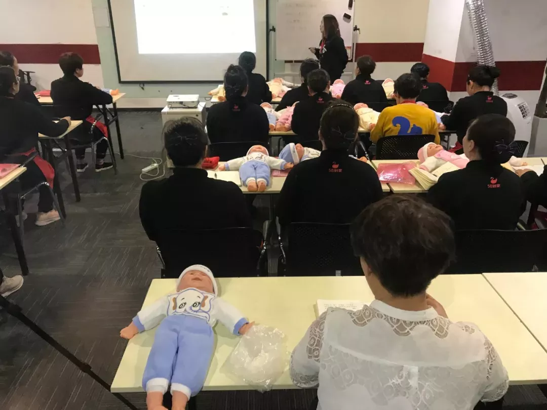 金牌月嫂月入2万24小时待命 平均睡眠不超5小时