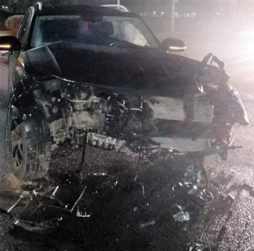 胡某被撞毁的轿车 胡某被撞毁的轿车