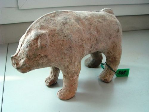 这是唐代彩绘骆驼（返还编号360），骆驼作昂首嘶鸣状。