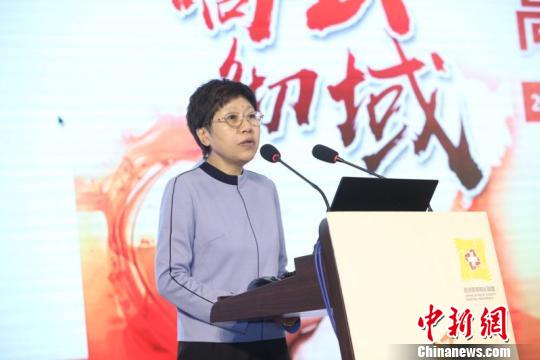 中国县域医院院长联盟秘书长、中华预防医学会副会长孔灵芝表示，设置急救中心与慢病健康管理中心是医疗专业发展的必经之路?！≤缝?摄