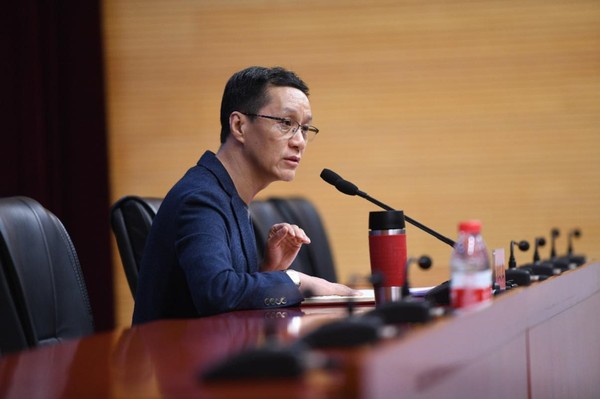 全国政协委员冯远征主讲   人民政协报?人民政协网记者齐波 摄 全国政协委员冯远征主讲   人民政协报?人民政协网记者齐波 摄