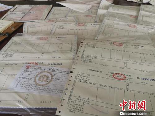 图为空白发票?！【焦┩?摄