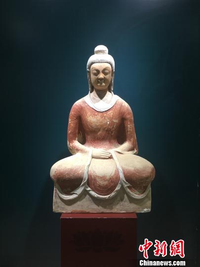 图为现场展出的雕塑 陈静 摄 图为现场展出的雕塑 陈静 摄