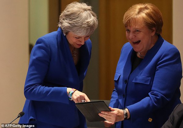 1554951261333908.jpg 12108788-6908511-The_two_national_leaders_both_dressed_in_cobalt_blue_appeared_ca-a-27_1554920328200.jpg
