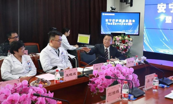 图为：北京法政集团董事长、北京王府中西医结合医院王广发致辞