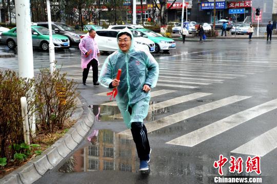 图为健康接力跑?！×跫雅?摄