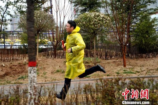 图为健康接力跑?！×跫雅?摄