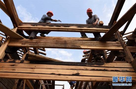 #(社会)(1)能工巧匠“复活”明清徽派老建筑