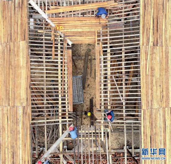 #(社会)(4)能工巧匠“复活”明清徽派老建筑