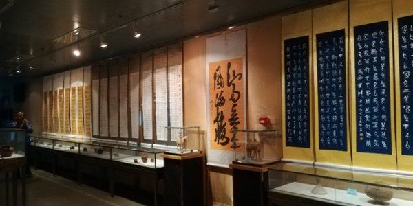 展览现场 KIxxtc7D4T2pBIoihouoFcmuE8elZCXPaFia6zBq.jpg