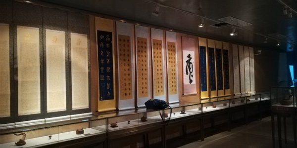 展览现场 oOBWvHZFpBLHanBTvfkBaoeEZPWjKWPVaun6MHzC.jpg