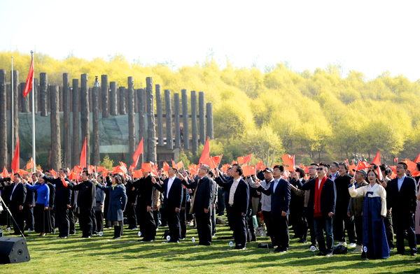 8、首都统一战线各民主党派成员参加活动