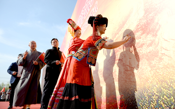 10、活动后签名留念jpg