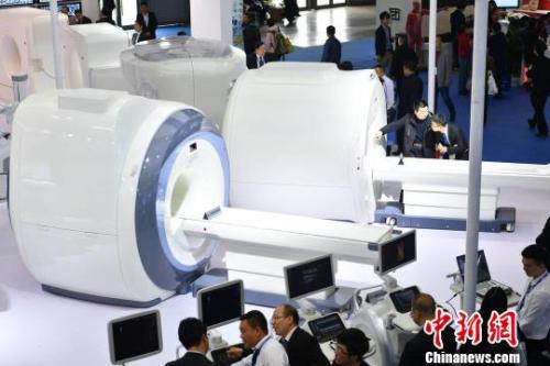 资料图：图为医博会现场展示的医疗器械 任东 摄