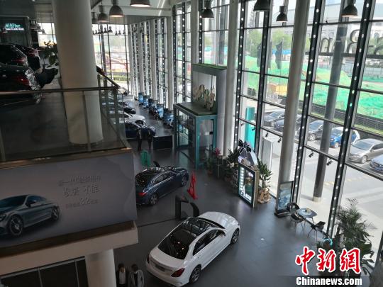 图为涉事奔驰4S店。　党田野 摄