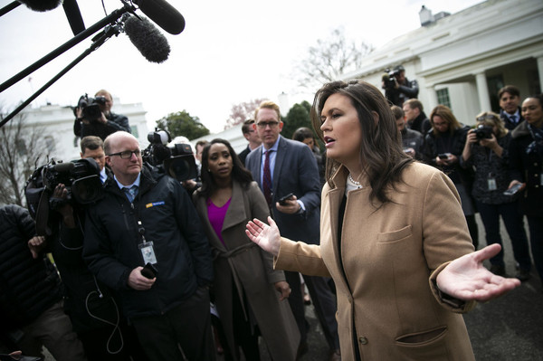 白宫发言人称其误导性言论是口误 遭斥从不认错