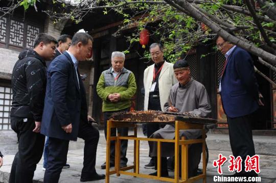 论坛开幕之前，与会专家参访皇城相府、郭峪古城、邸洎城、天官王府等古堡民居?！『卵嗄?摄