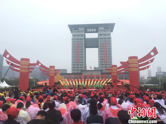 中国文联文艺志愿服务团“送欢乐下基层”走进安徽铜陵