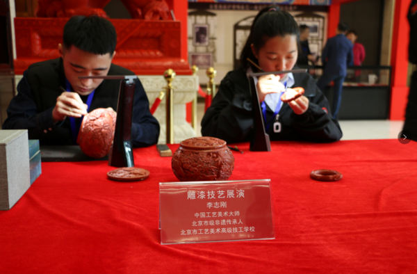 雕漆现场制作