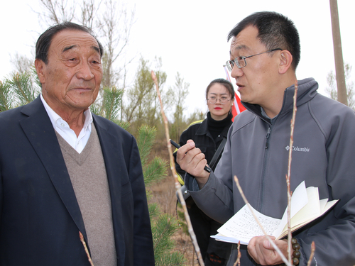 记者采访石光银2 记者采访石光银2