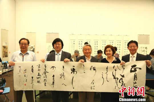 中日书法家五人集体创作书法作品?！《?摄