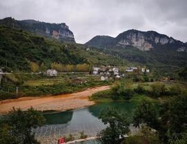 鱼洞河汇入重安江成“阴阳河” 点击进入下一页