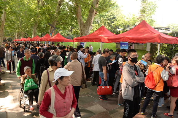 “洒向人间都是爱”红十字日大型义诊活动在沪举行